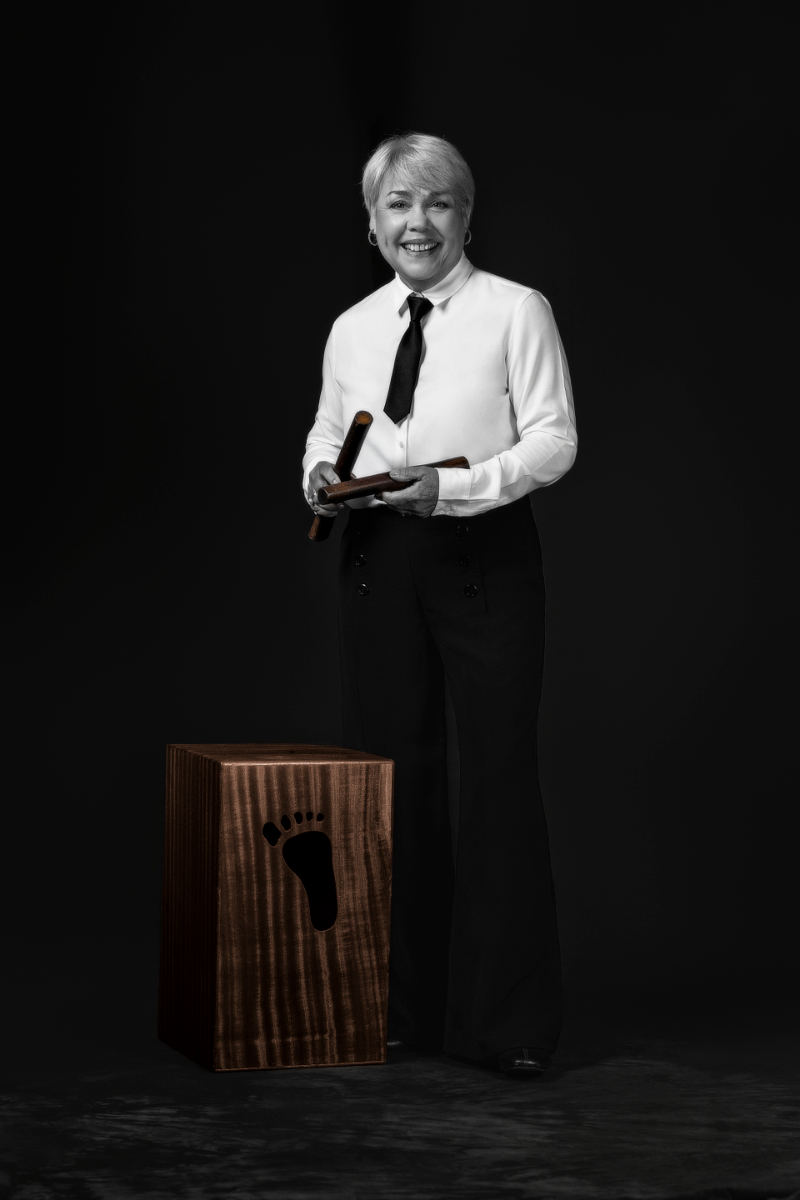 Linda Tarby, chanteuse et percussionniste du Cabaret Pat'Jaune