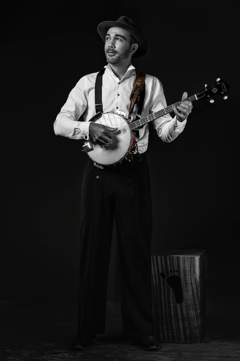 Loïc Dijoux-Payet au banjo, Cabaret Pat'Jaune