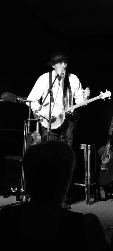 Musicien du Cabaret Pat'Jaune sur scène