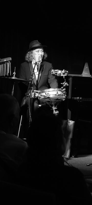 Musicien du Cabaret Pat'Jaune sur scène