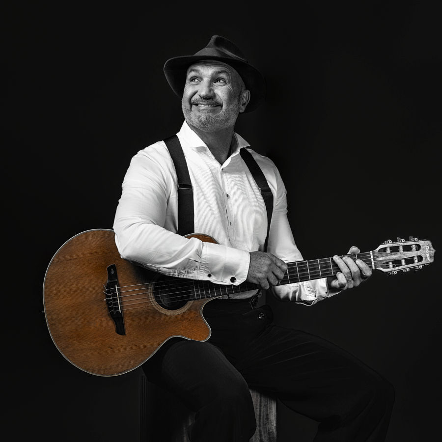 Michel Gonthier, guitariste et chanteur du Cabaret Pat'Jaune